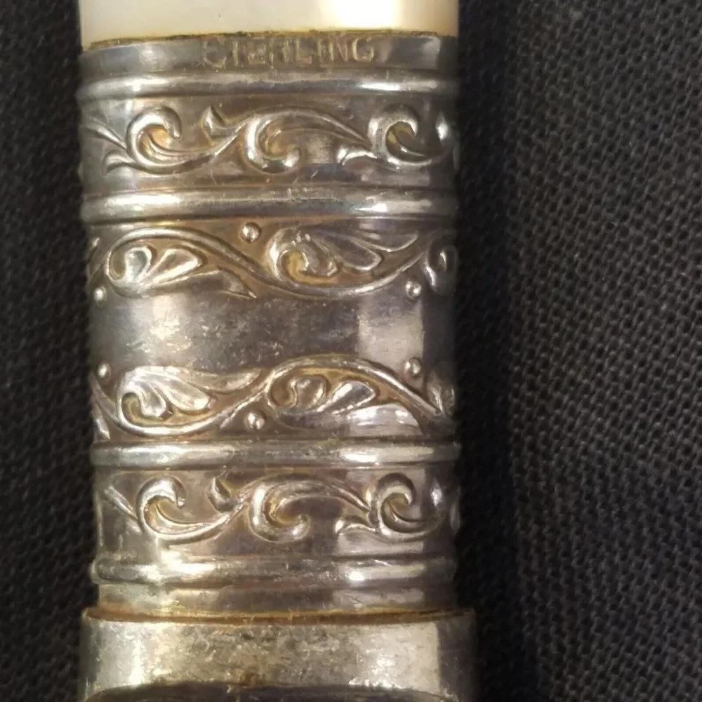 Antique Meriden Cutlery Mother-of-Pearl Sterling Silver Ferrules 12 Blunt Knives